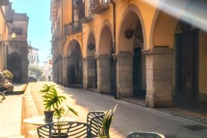 Locale in centro con sale interne ed esterne