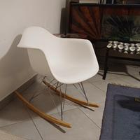 Poltroncina dondolo EAMES 