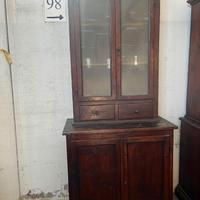 Antica credenza con vetrina