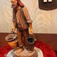 Scultura di Terracotta " Venditore di Pesci" 