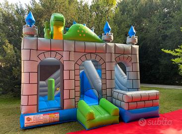 Gioco gonfiabile castello
