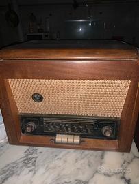 Radio giradischi in legno anni 50