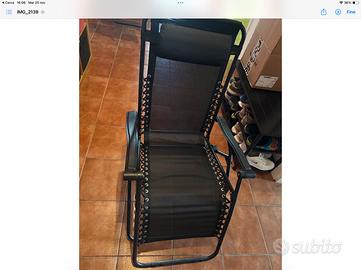 Due sdraio sedie nere