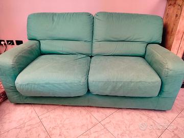 Divano due posti-  COSTO ZERO