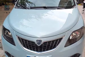 Lancia y 