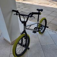 Bicicletta BMX ruote da 20"