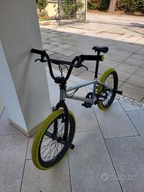 Bicicletta BMX ruote da 20"