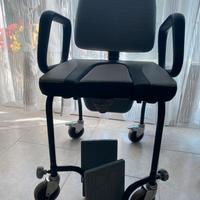 Sedia comoda wc con ruote e poggiapiedi