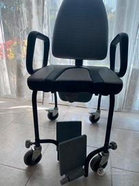 Sedia comoda wc con ruote e poggiapiedi