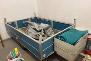 Carrello traino con copertura in buone condizioni