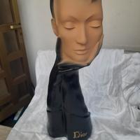statua di Cristian Dior