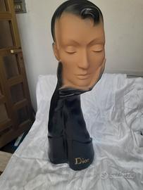 statua di Cristian Dior