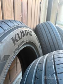 4 gomme in perfette condizioni non spedisco