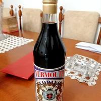 Bottiglia Vermouth Torino rosso aperitivo 