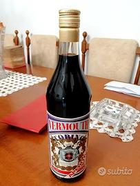 Bottiglia Vermouth Torino rosso aperitivo 