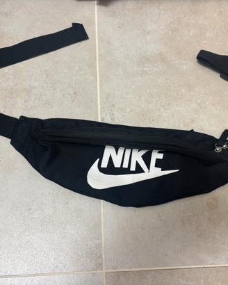 Marsupio Nike Heritage Nero – Come Nuovo
