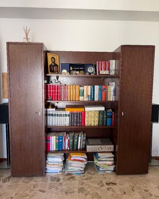 arredo ufficio, scrivania, poltrone e libreria