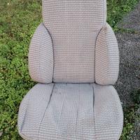 sedile anteriore con piastra girevole