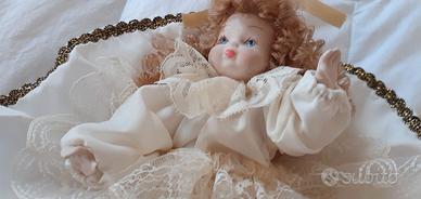 Bambola da collezione in porcellana