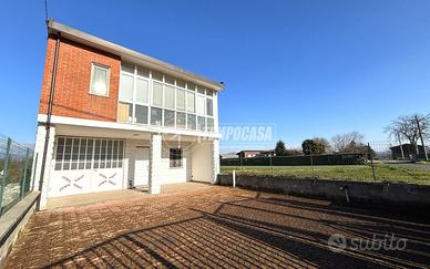 SOLUZIONE CON GIARDINO E TERRENO A CORPO