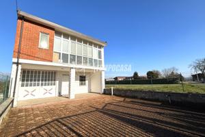 SOLUZIONE CON GIARDINO E TERRENO A CORPO