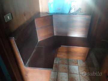 Cassapanca ad angolo in legno