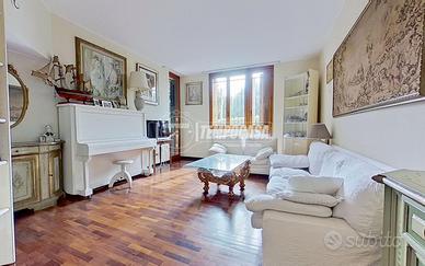 TRILOCALE CON TEVERNA E BOX!!!