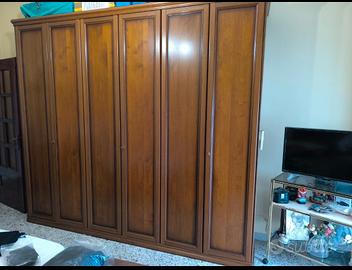 armadio antico in legno