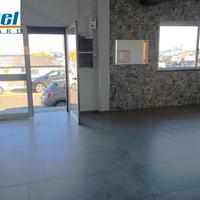 Locale commerciale fronte Porto