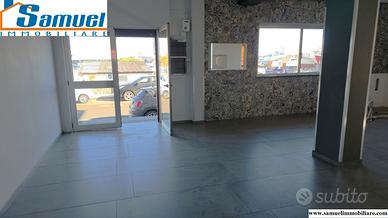 Locale commerciale fronte Porto