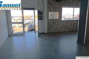 Locale commerciale fronte Porto