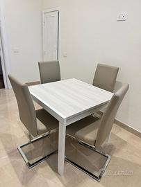 TAVOLO ALLUNGABILE E SET N 4 SEDIE