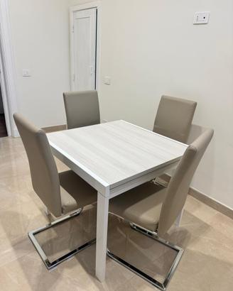 TAVOLO ALLUNGABILE E SET N 4 SEDIE