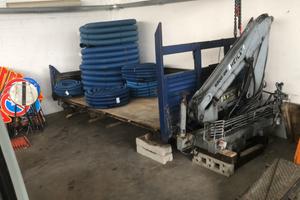 Gru con cassone trilaterale