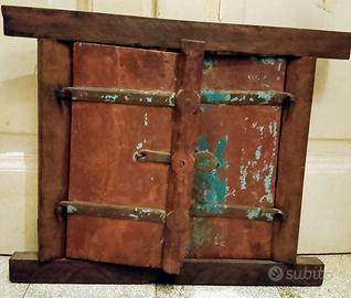 Arte Indiana. Antico Telaio di Finestra