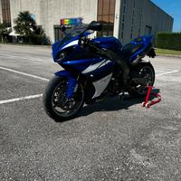 Yamaha YZF-R1 BigBang 2009