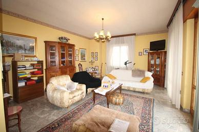 Villa di 590 m² con più di 5 locali e box auto dop