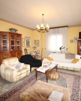 Villa di 590 m² con più di 5 locali e box auto dop