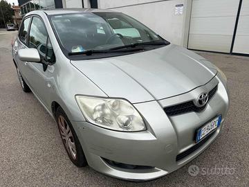 TOYOTA Auris 1.4 D-4D 5p Sol senza nessun lavoro