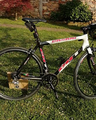 Bici da corsa con telaio in carbonio