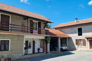 Cascina bifamiliare comodissima al centro Ovada