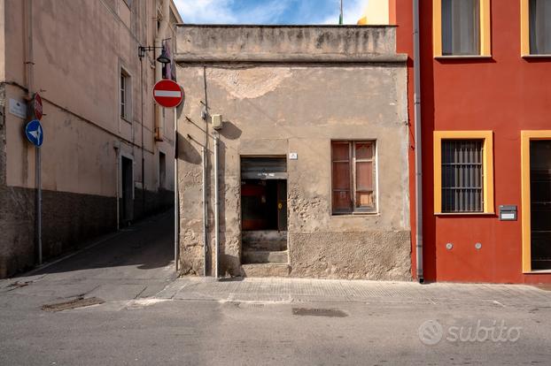 VIA S.GIOVANNI - Palazzo indipendente in centro