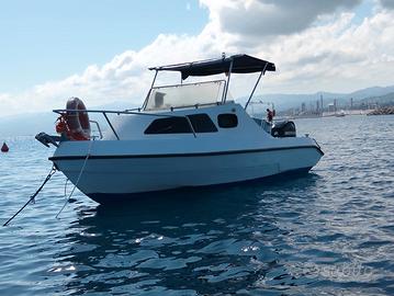Barca a motore 