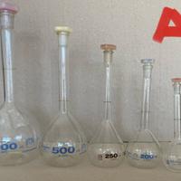 Bottiglie , provette  per laboratorio chimico
