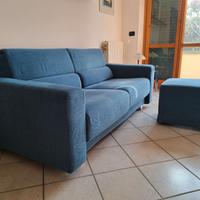 Divano tre posti con pouf