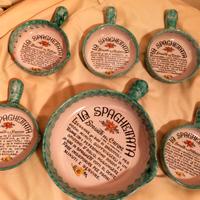 Spaghettiera con 5 piatti (di cui 4 con difetti)