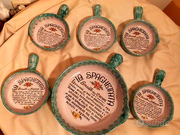 Spaghettiera con 5 piatti (di cui 4 con difetti)