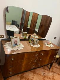 Cassettiera con specchio