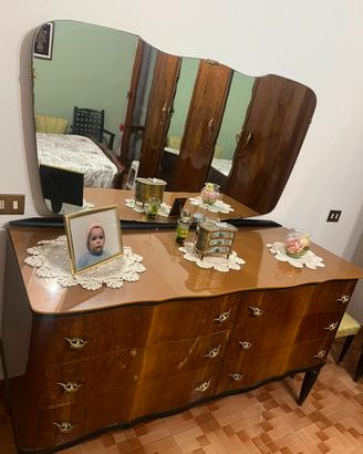 Cassettiera con specchio