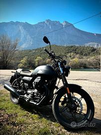 Moto Guzzi V7 850 Stone